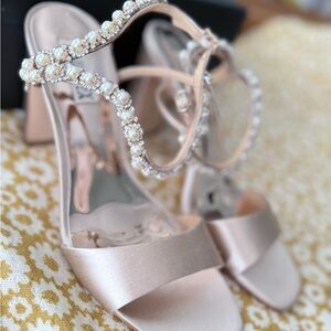 New in box Korina Badgley Mischka Nude Satin Pearl shoes 8.5  SOLD OUT $235